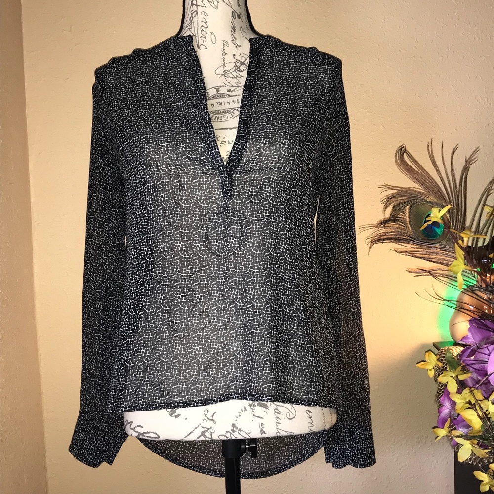 a.n.a Speckled Spotted V-Neck Sheer Blouse Navy & Whie
